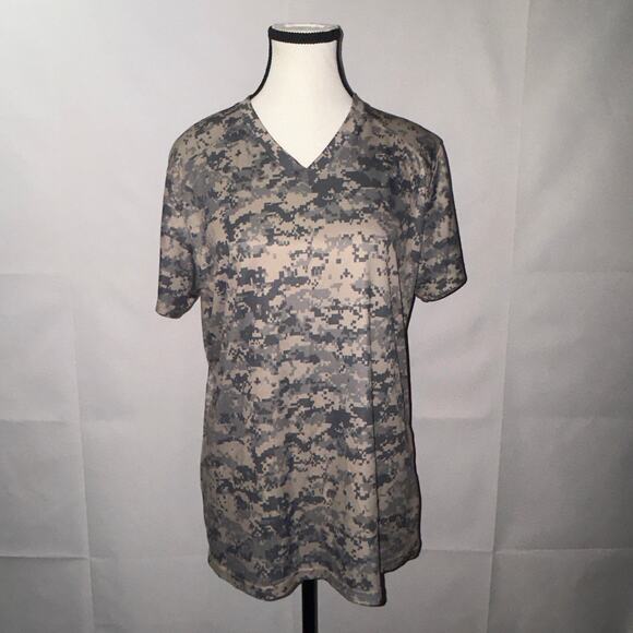 Badger digital camouflage V-Neck shirt Women’s Size large - Picture 1 of 6